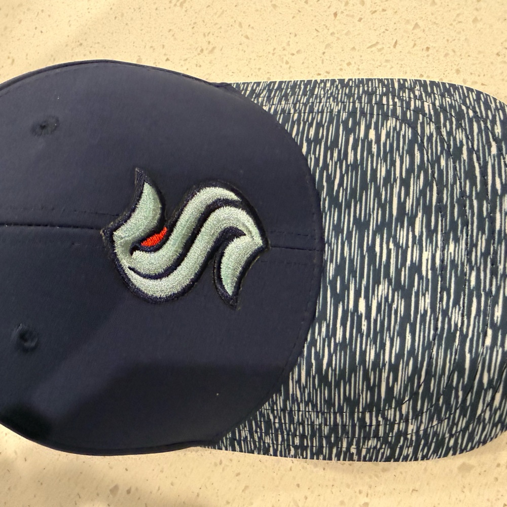 Fanatics‎ Authentic Pro NHL Seattle Kraken Logo SnapBack Adjustable Blue Hat